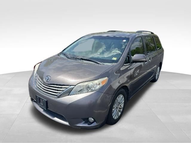 Used 2014 Toyota Sienna XLE FWD image 9