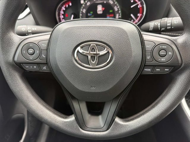 Used 2025 Toyota RAV4 XLE AWD/4WD image 24