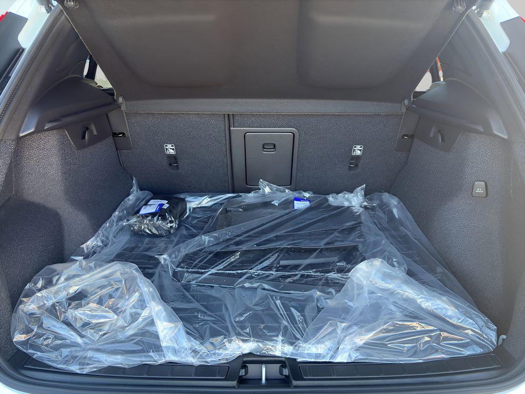 New 2026 Volvo XC40 B5 Plus w/ Protection Package Premier AWD/4WD image 16
