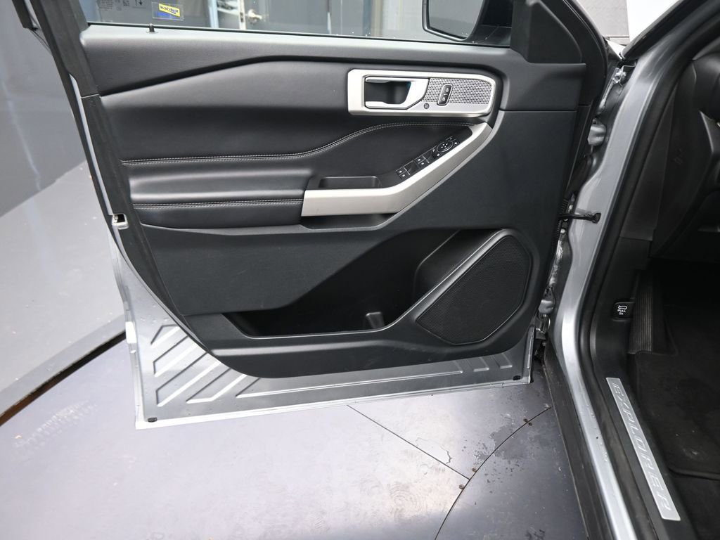 Used 2023 Ford Explorer Limited image 44