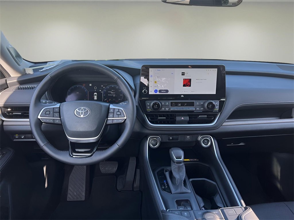 Used 2025 Toyota Grand Highlander FWD image 11