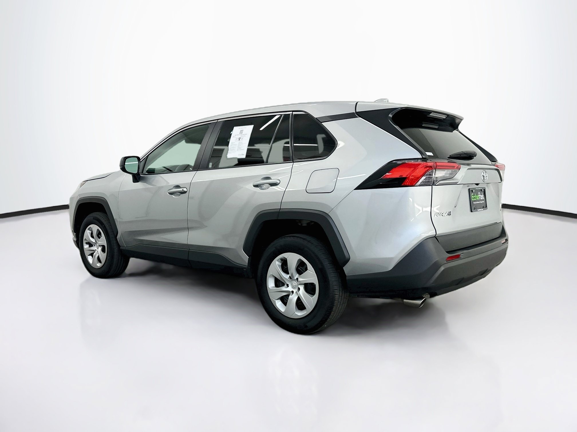 Used 2025 Toyota RAV4 LE AWD/4WD image 5