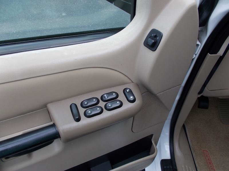 Used 2004 Ford Explorer Sport Trac XLT RWD image 28