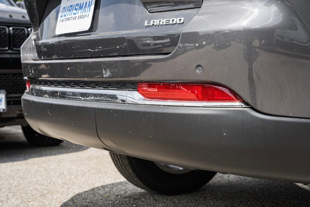 New 2025 Jeep Grand Cherokee Laredo X w/ Luxury Tech Group I image 6