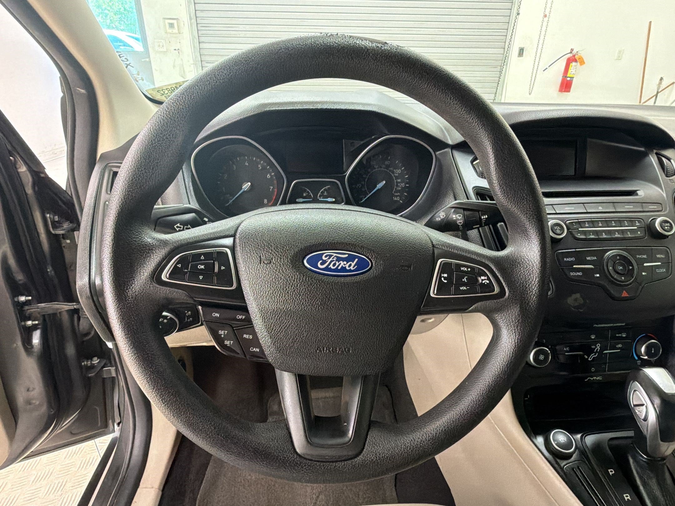 Used 2015 Ford Focus SE FWD image 25