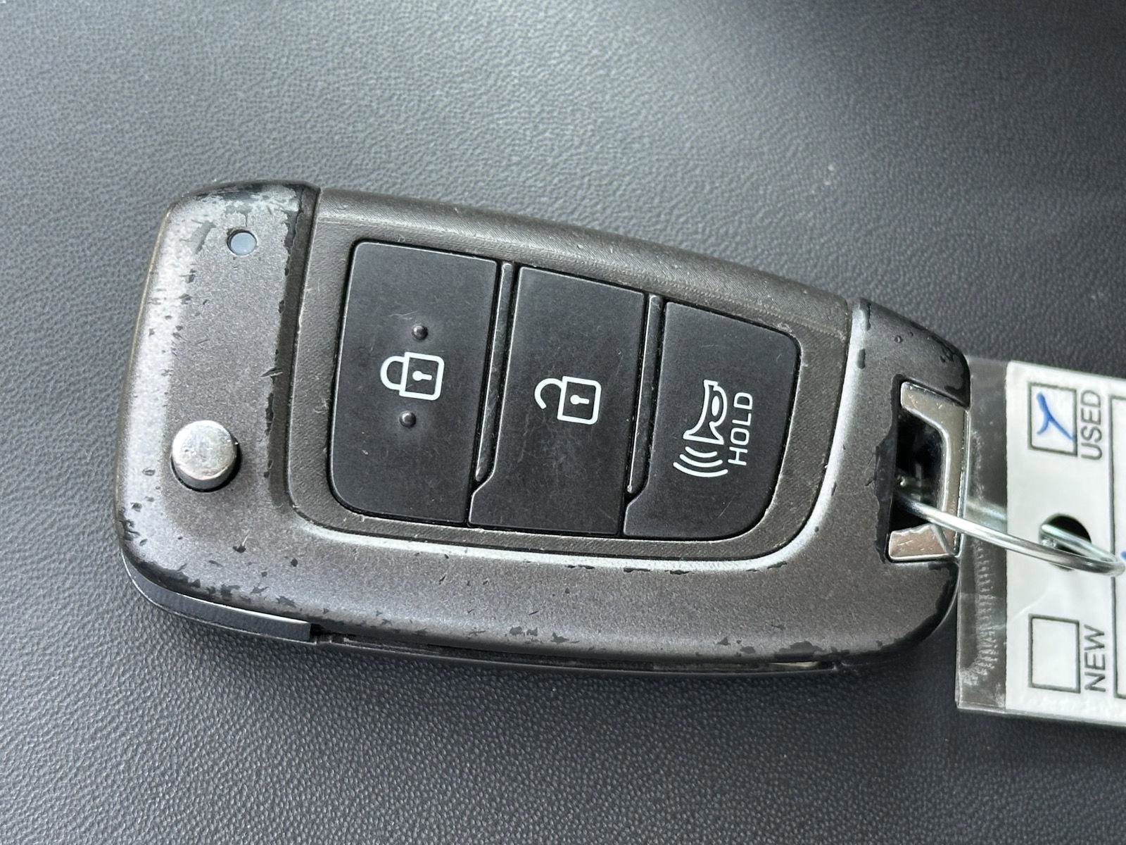 Certified 2021 Hyundai Venue SEL image 14