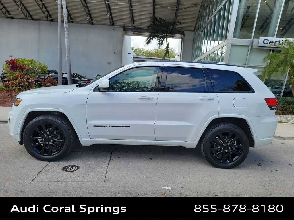 Used 2019 Jeep Grand Cherokee Altitude AWD/4WD image 5