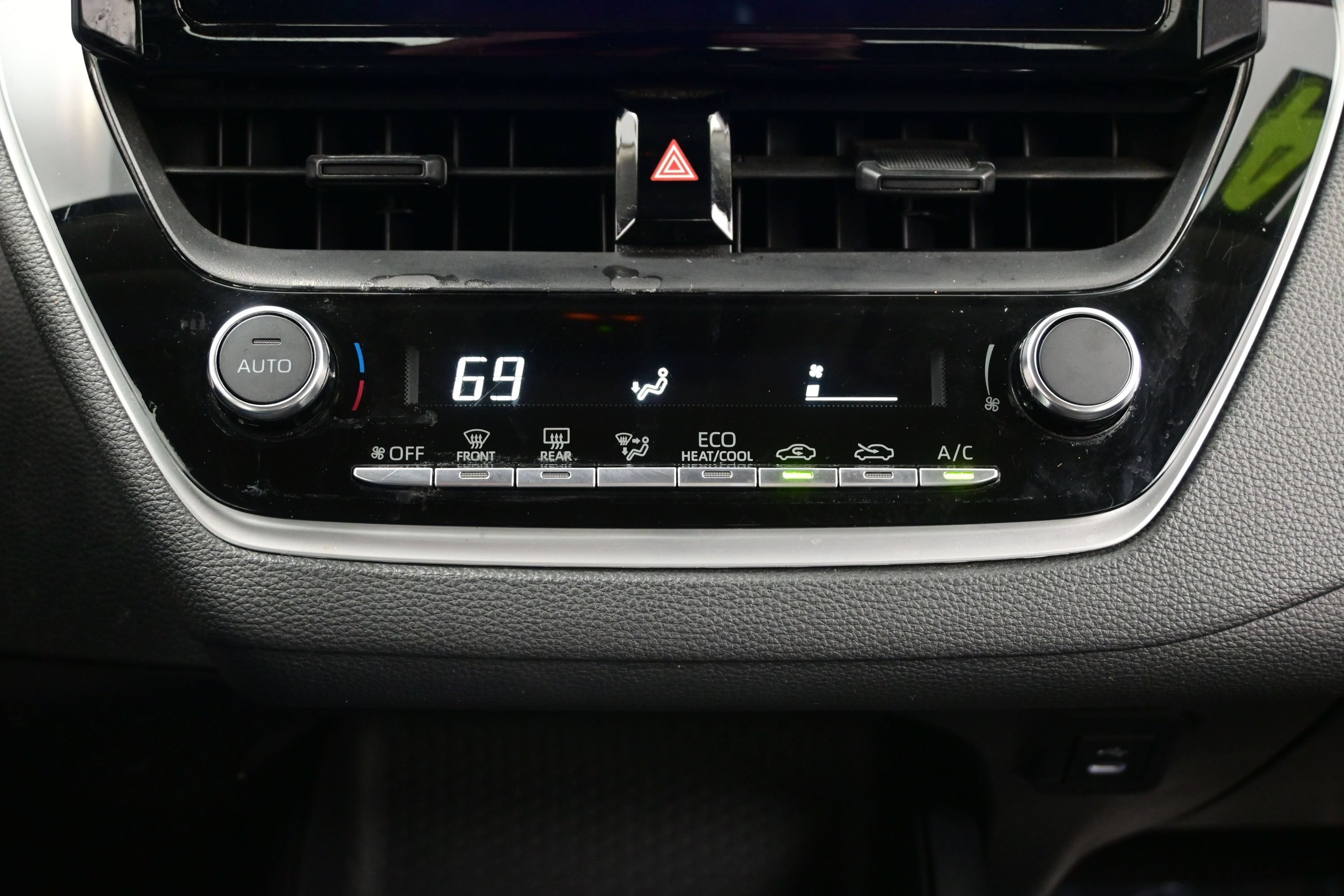 Used 2024 Toyota Corolla LE FWD image 19