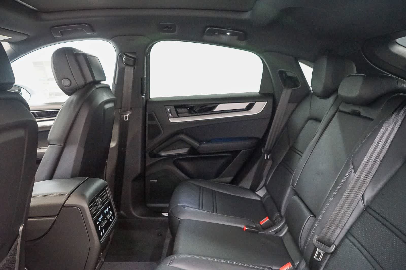 New 2026 Porsche Cayenne Coupe AWD/4WD image 23