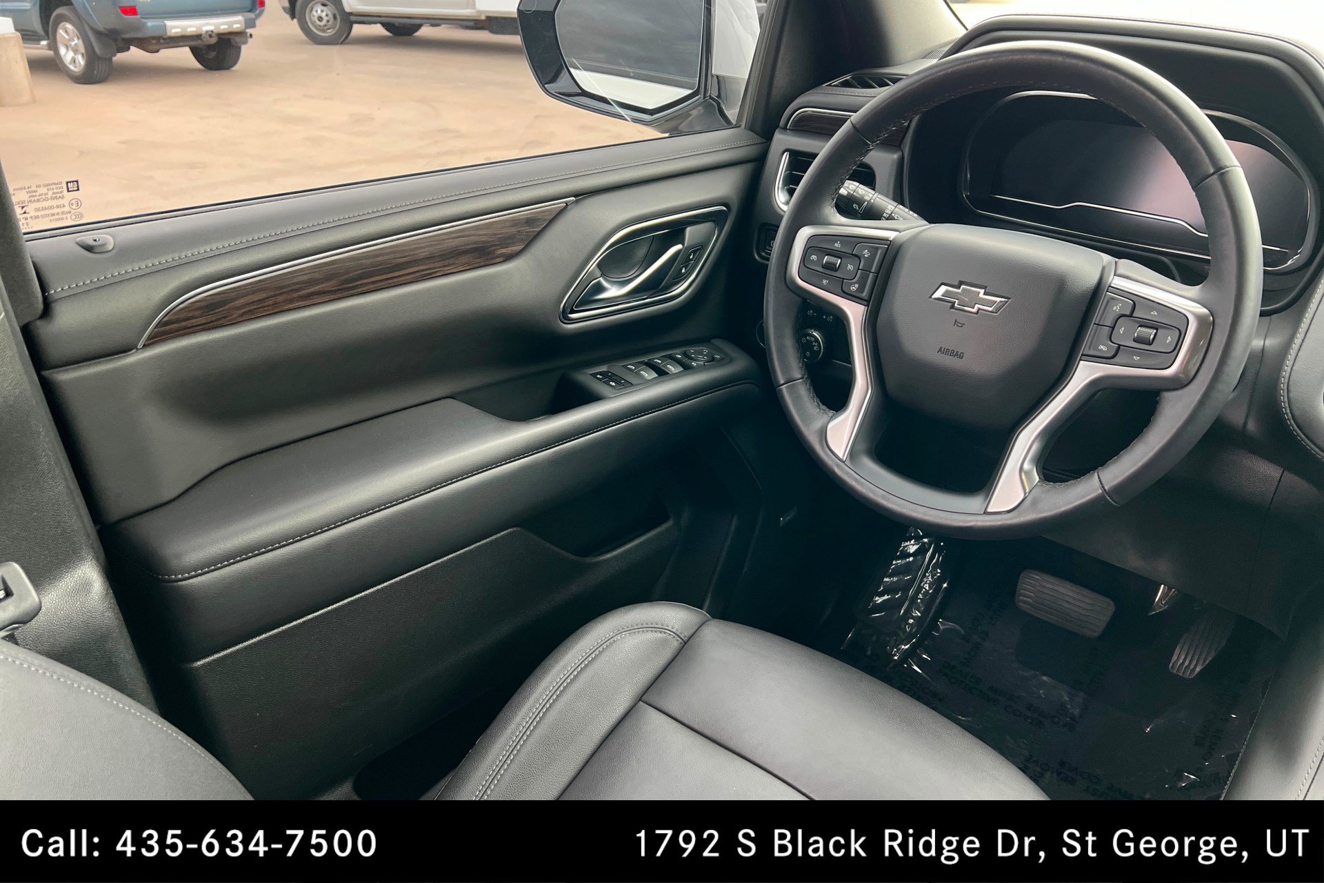 Used 2022 Chevrolet Tahoe Z71 w/ Luxury Package AWD/4WD image 11