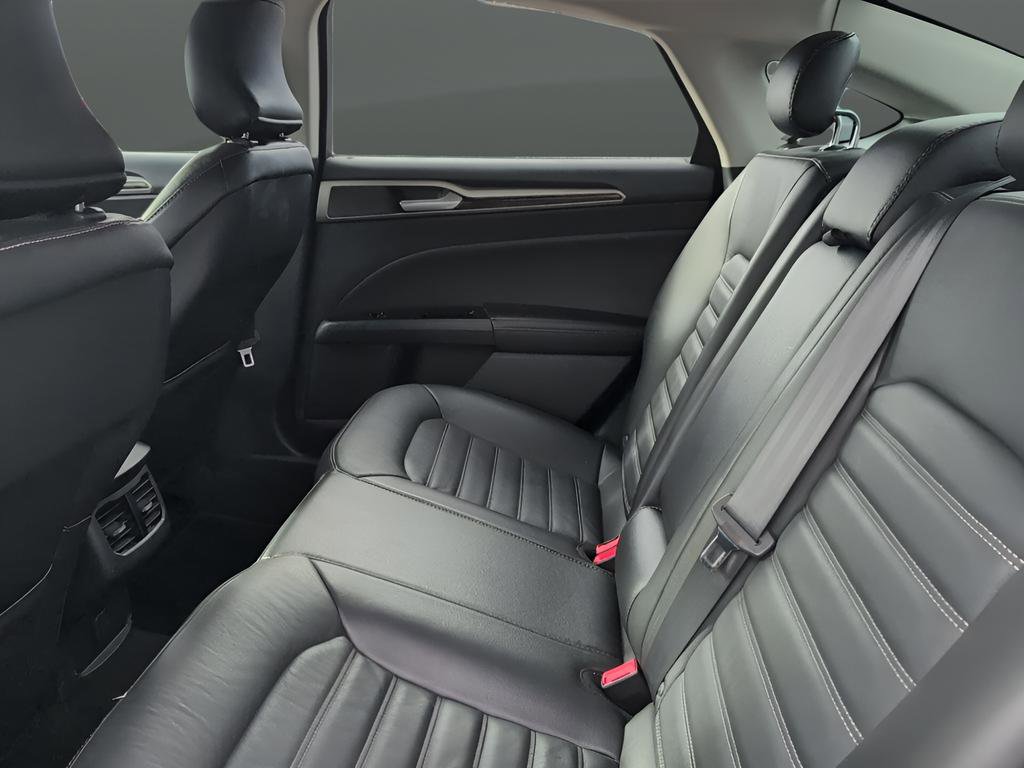 Used 2016 Ford Fusion SE w/ Equipment Group 202A image 11