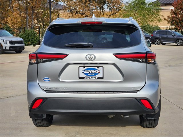 Used 2023 Toyota Highlander XLE image 6