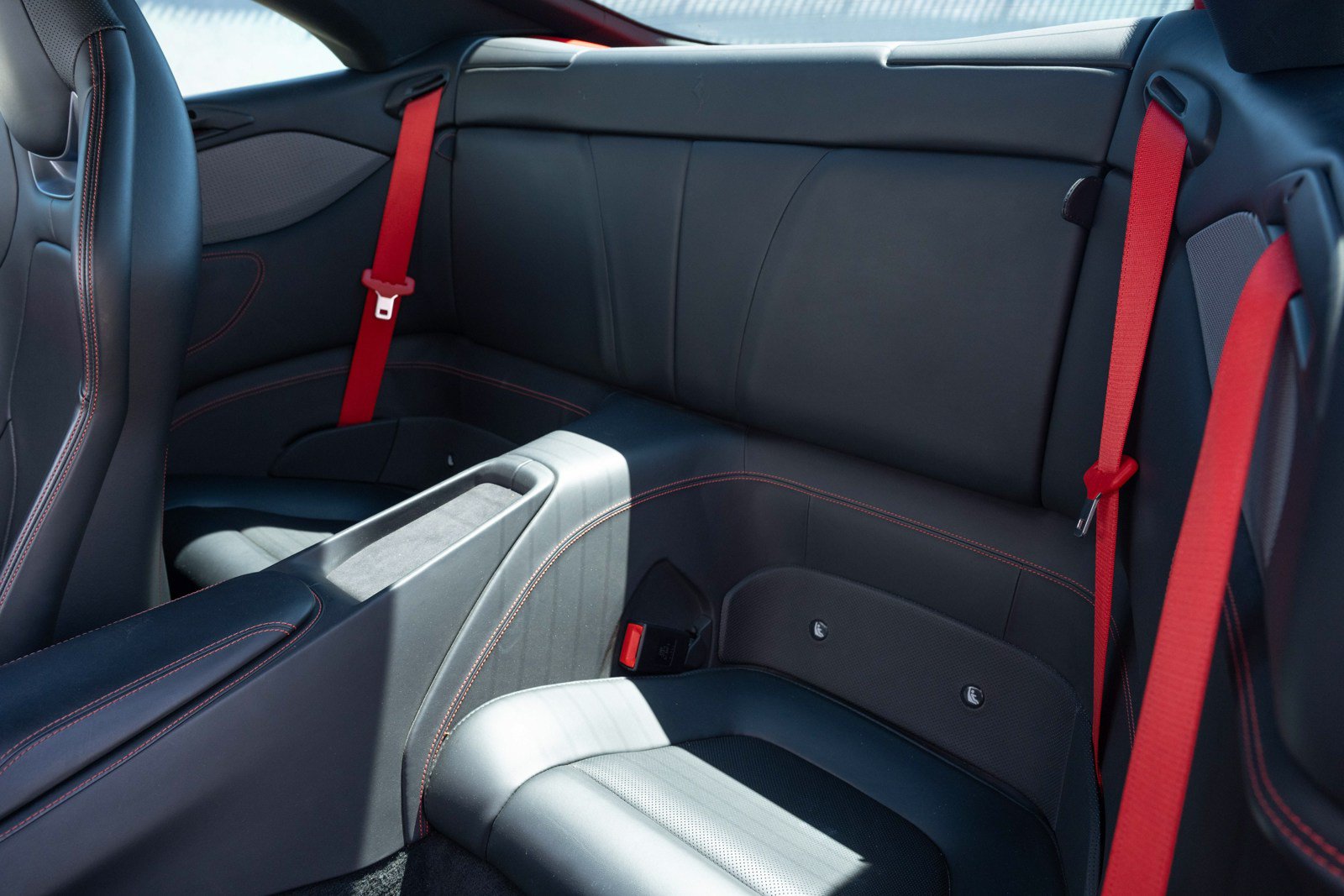 Used 2019 Ferrari Portofino RWD image 54