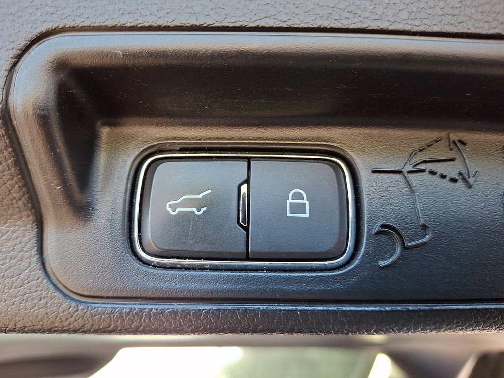 Used 2021 Ford Explorer XLT w/ Equipment Group 202A AWD/4WD image 30