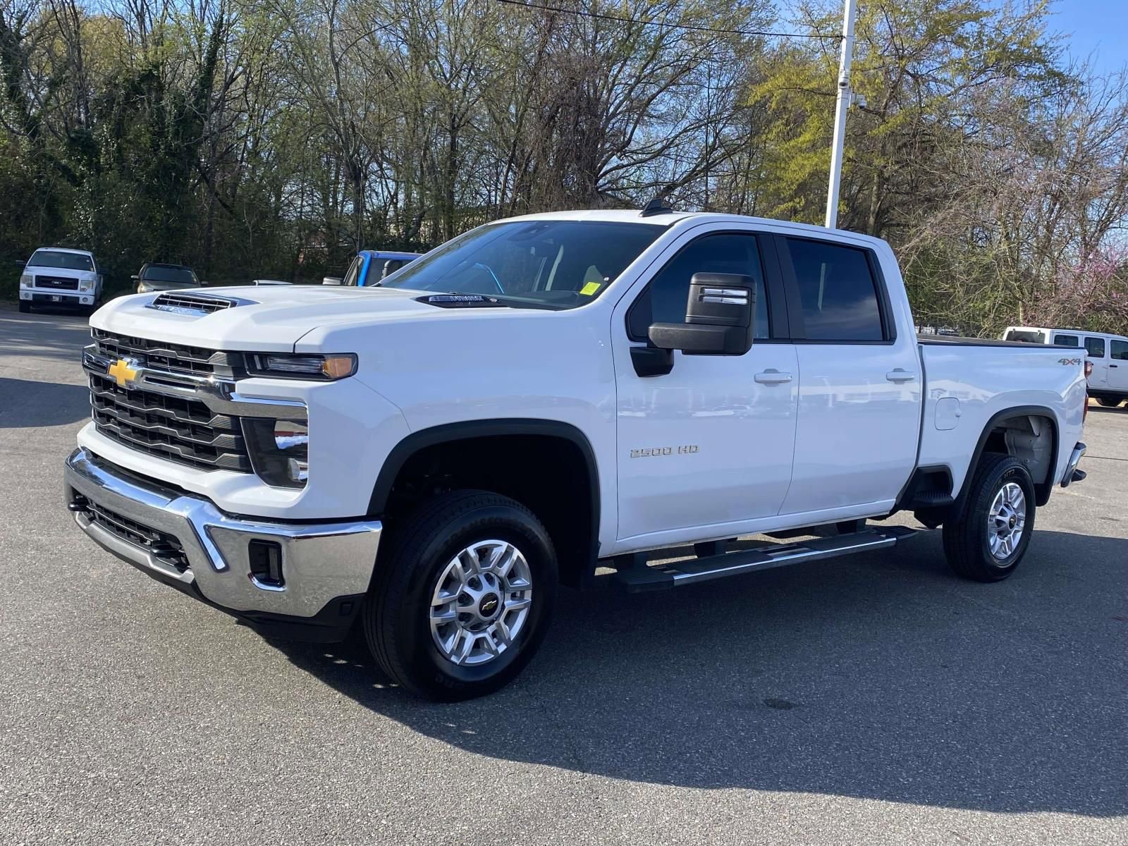 Used 2025 Chevrolet Silverado 2500 LT w/ Convenience Package AWD/4WD image 3