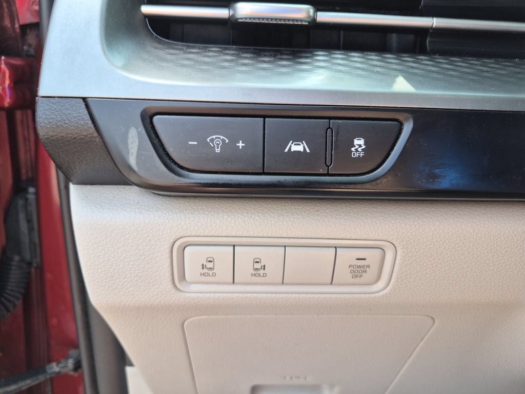 Used 2023 Kia Carnival LX FWD image 20