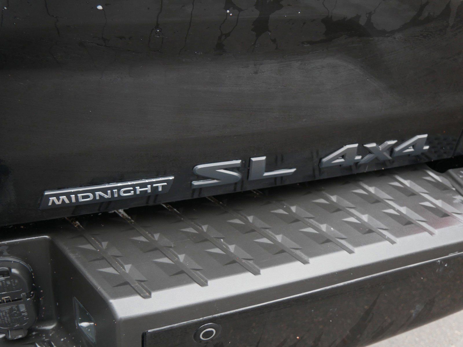 Used 2018 Nissan Titan SL w/ Midnight Edition image 11