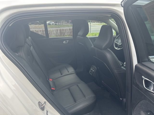 Certified 2025 Volvo XC40 B5 Plus AWD/4WD image 13