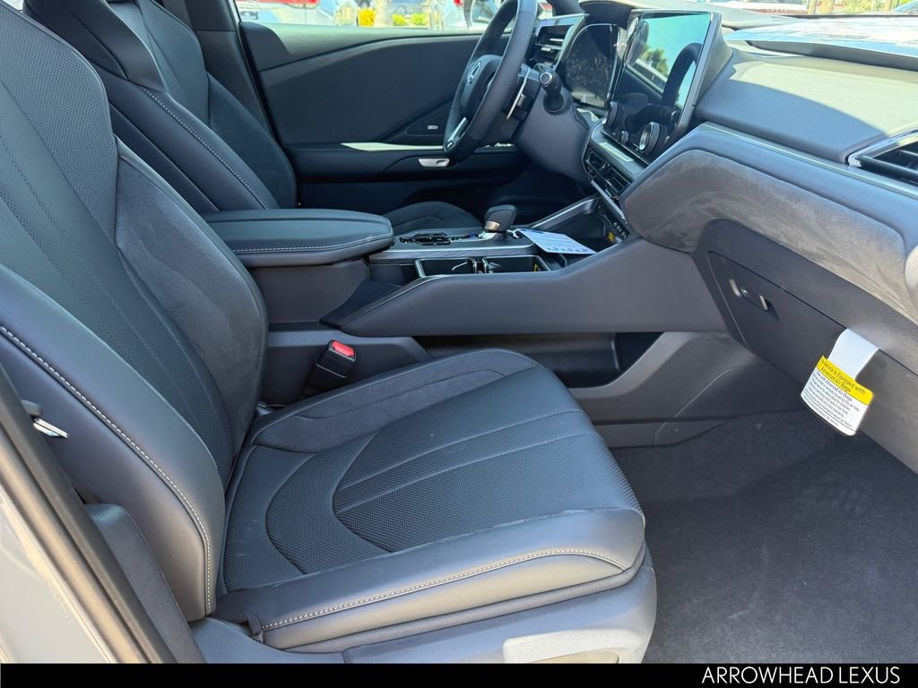 New 2026 Lexus TX 500h AWD image 32