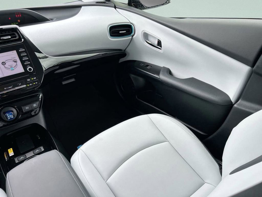 Used 2020 Toyota Prius XLE image 20