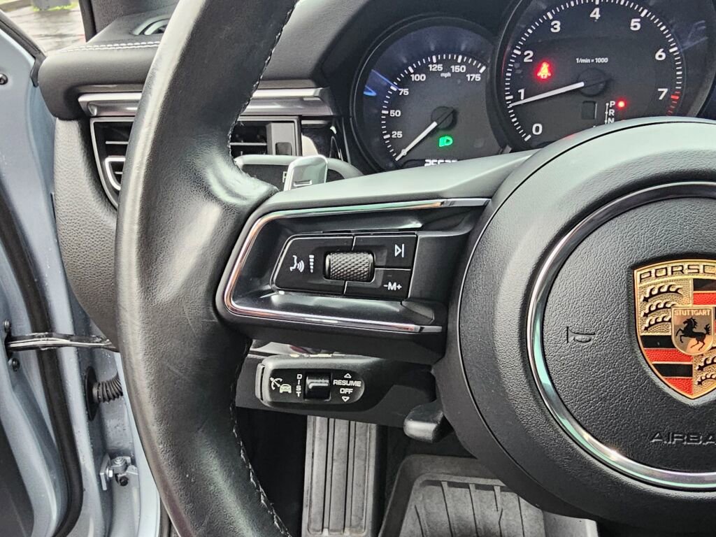 Used 2023 Porsche Macan w/ Premium Package Plus image 30