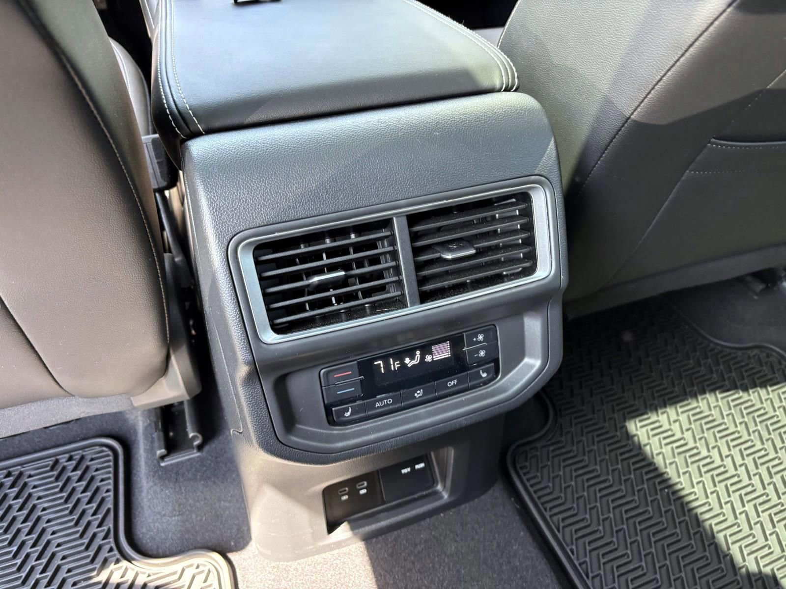 Used 2024 Volkswagen Atlas SEL AWD/4WD image 31