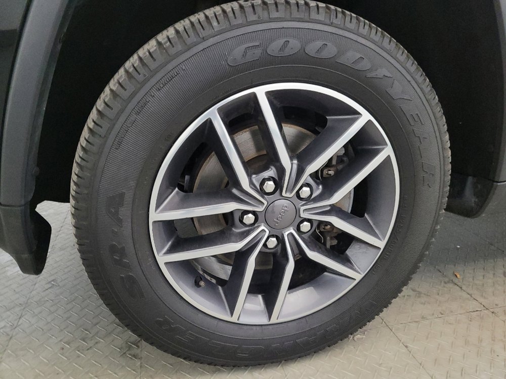 Used 2019 Jeep Grand Cherokee Limited image 31
