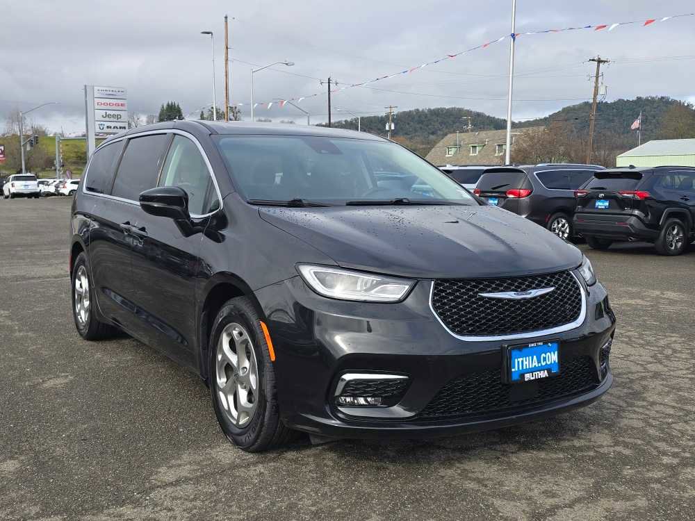 Used 2024 Chrysler Pacifica Limited image 7