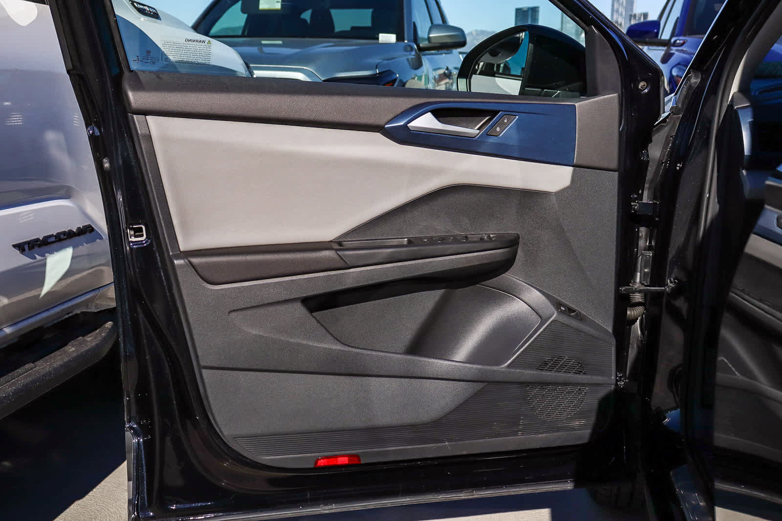 Used 2023 Volkswagen Taos SE w/ Panoramic Sunroof Package image 22