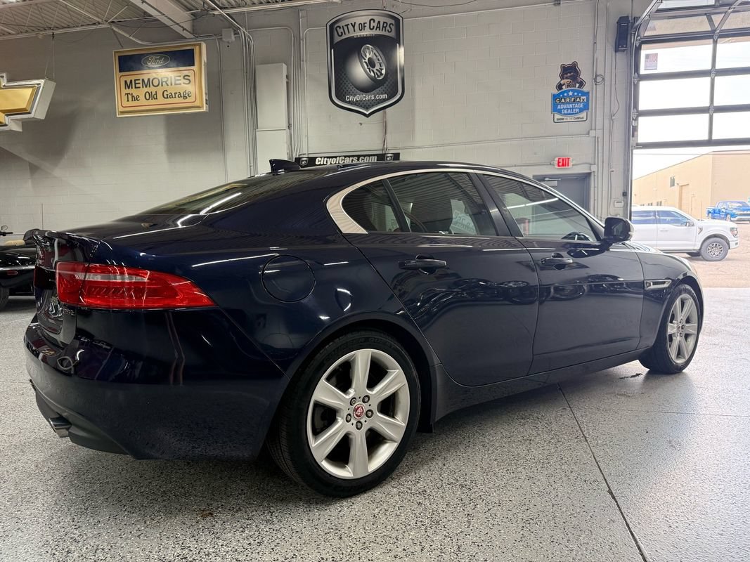 Used 2017 Jaguar XE Premium RWD image 5