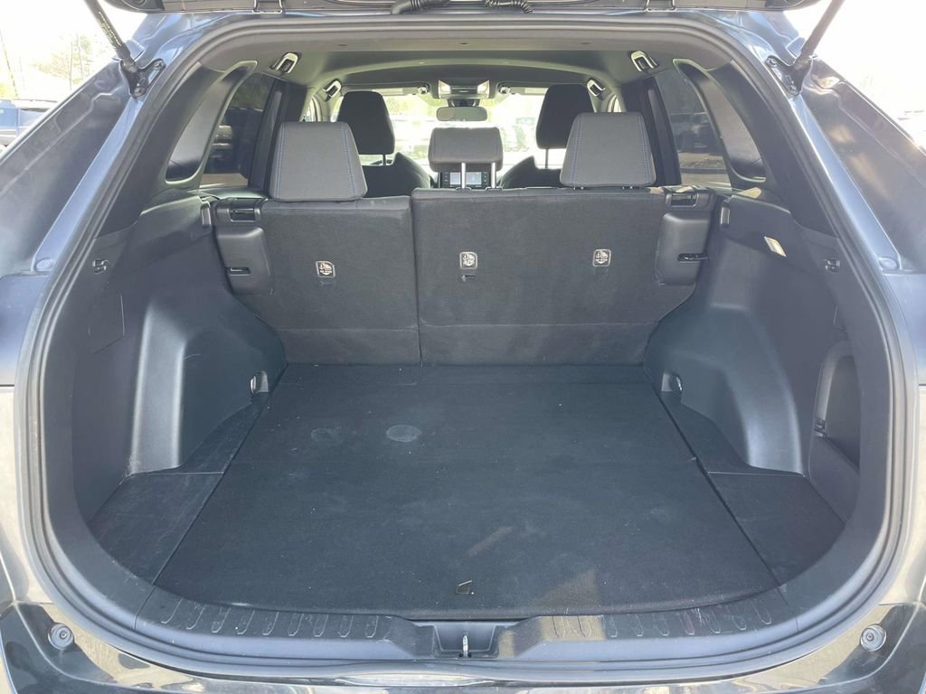 Used 2022 Toyota RAV4 SE image 29