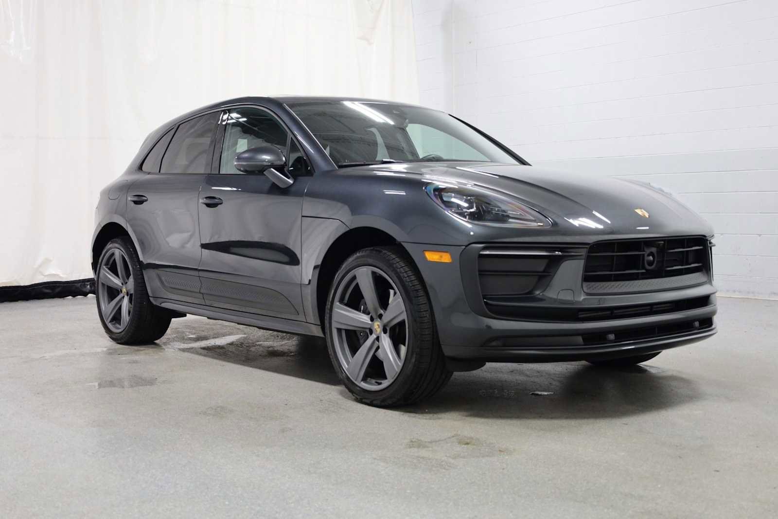 Certified 2024 Porsche Macan AWD/4WD image 13