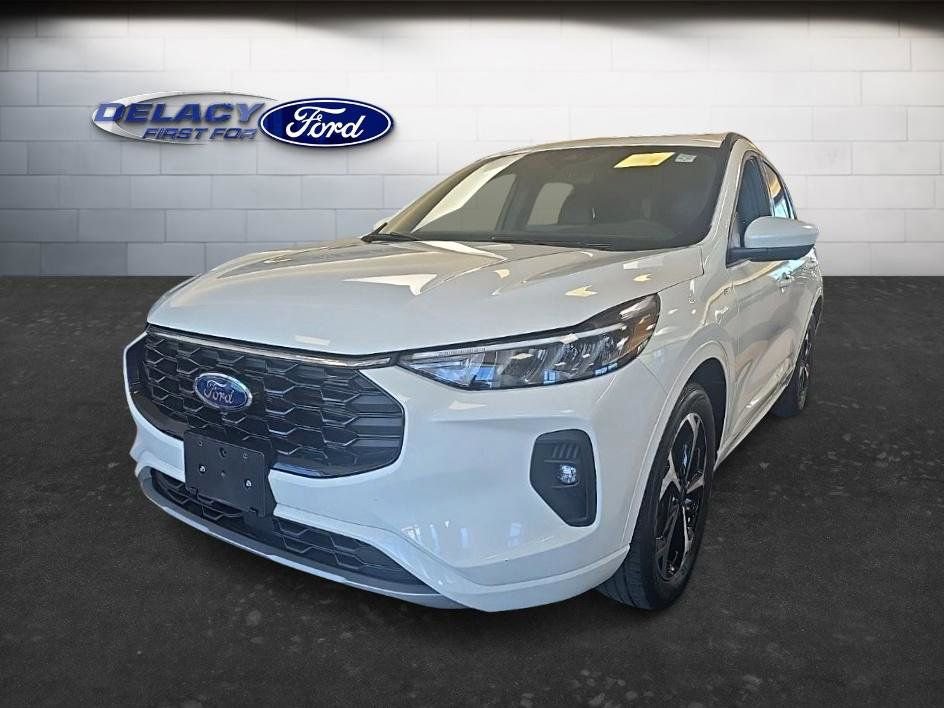 Used 2023 Ford Escape ST-Line Select w/ Tech Pack #2 AWD/4WD image 1