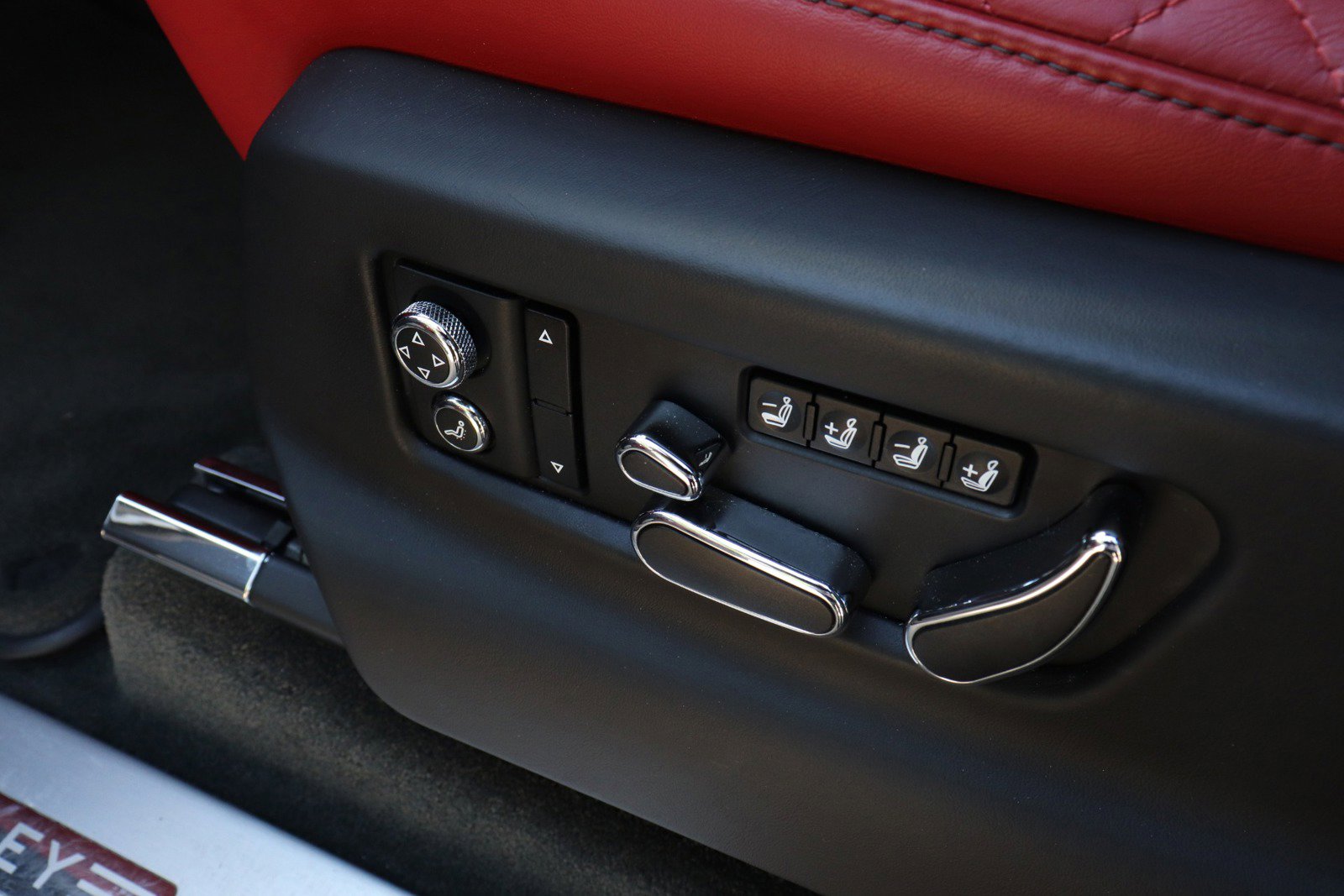 Used 2017 Bentley Bentayga image 19