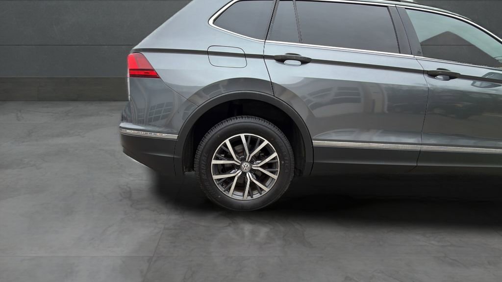 Used 2020 Volkswagen Tiguan SE AWD/4WD image 14