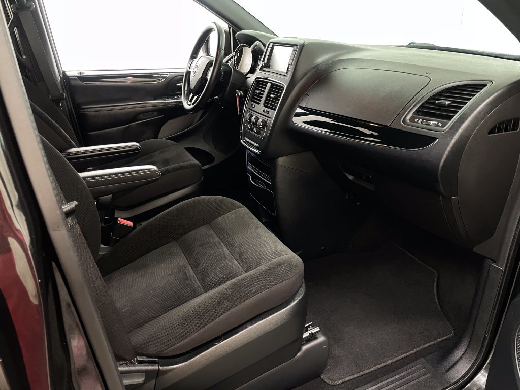Used 2018 Dodge Grand Caravan SE FWD image 35