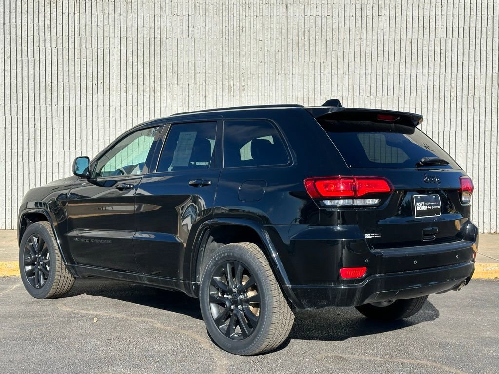 Used 2022 Jeep Grand Cherokee Laredo X image 3