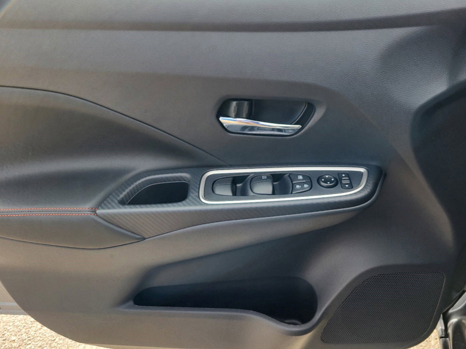 New 2025 Nissan Versa SR w/ Trunk Package image 9