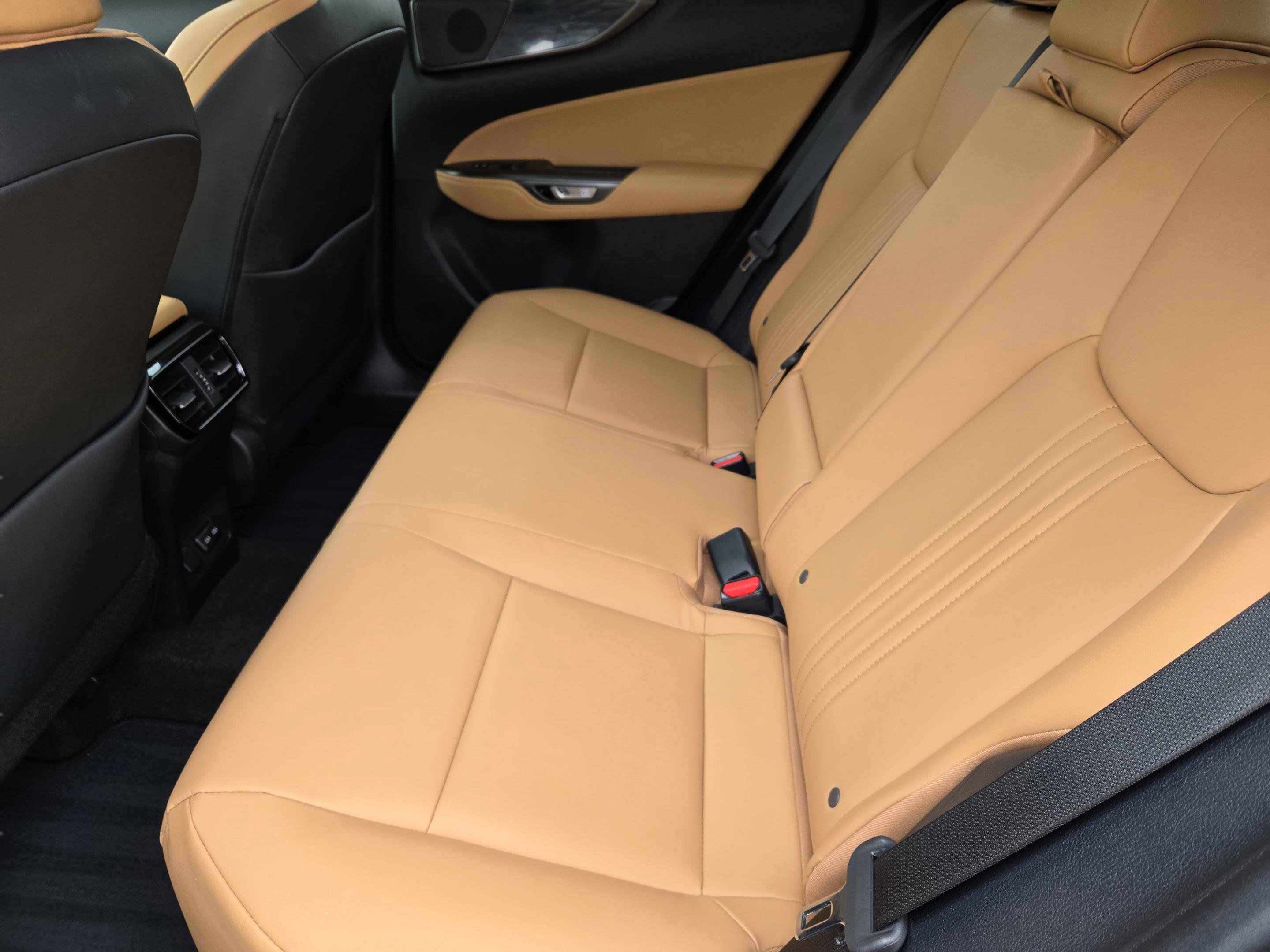 Used 2024 Lexus NX 250 FWD image 23