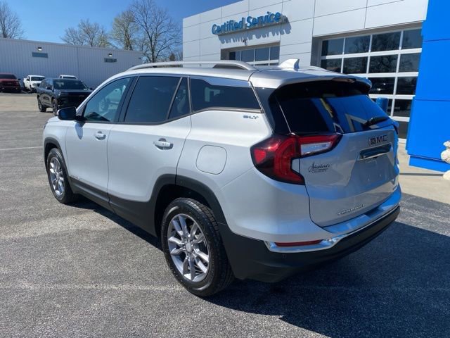 Used 2022 GMC Terrain SLT image 3