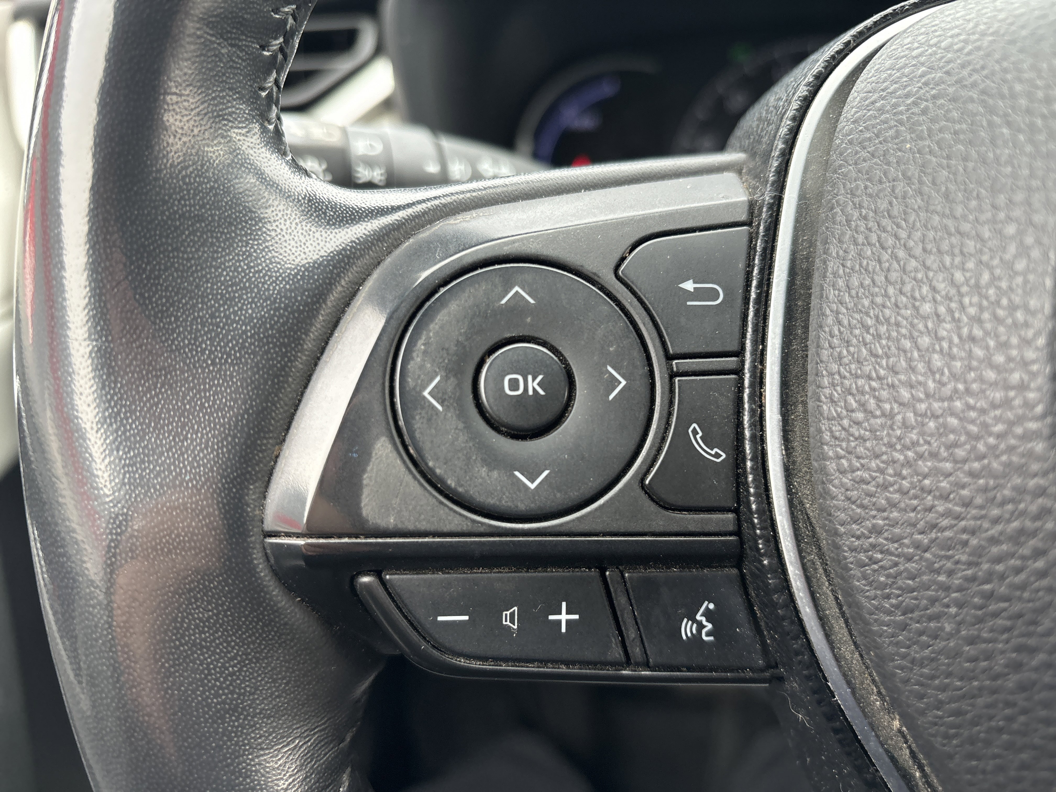 Used 2020 Toyota RAV4 Limited image 19