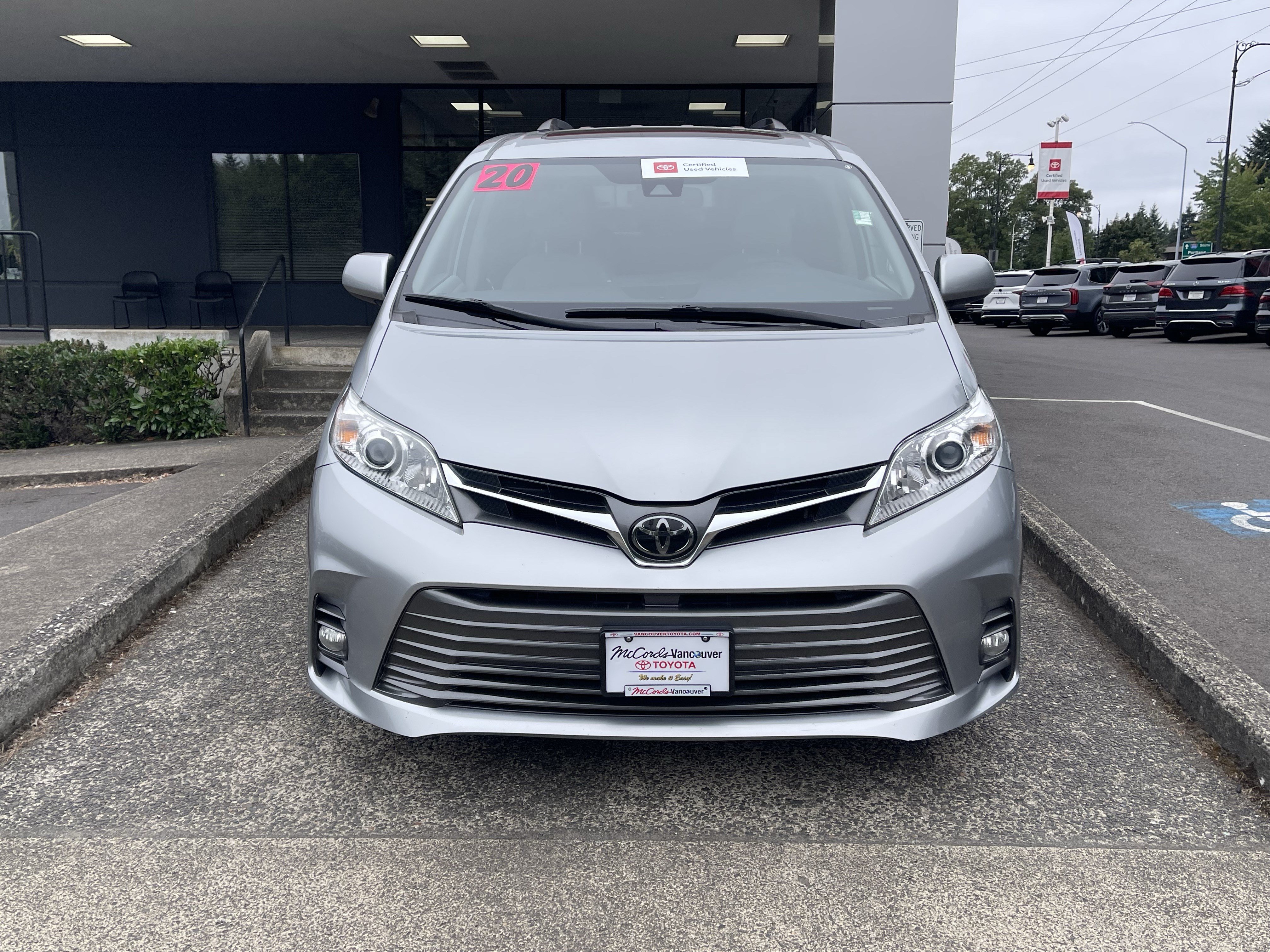 Certified 2020 Toyota Sienna XLE FWD image 2