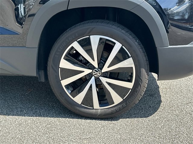 Used 2023 Volkswagen Taos SE w/ Panoramic Sunroof Package image 35