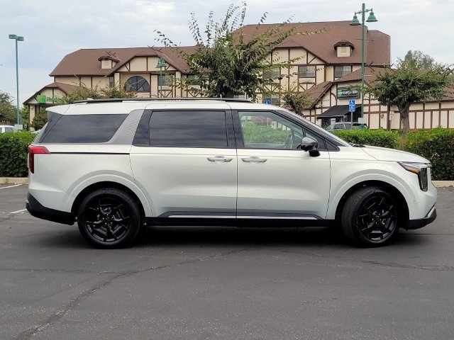 New 2026 Kia Carnival SX w/ SX Dark Edition Package FWD image 3