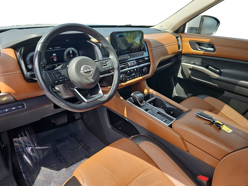 Used 2024 Nissan Pathfinder Platinum FWD image 16