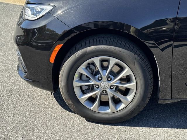 New 2026 Chrysler Pacifica Select image 8