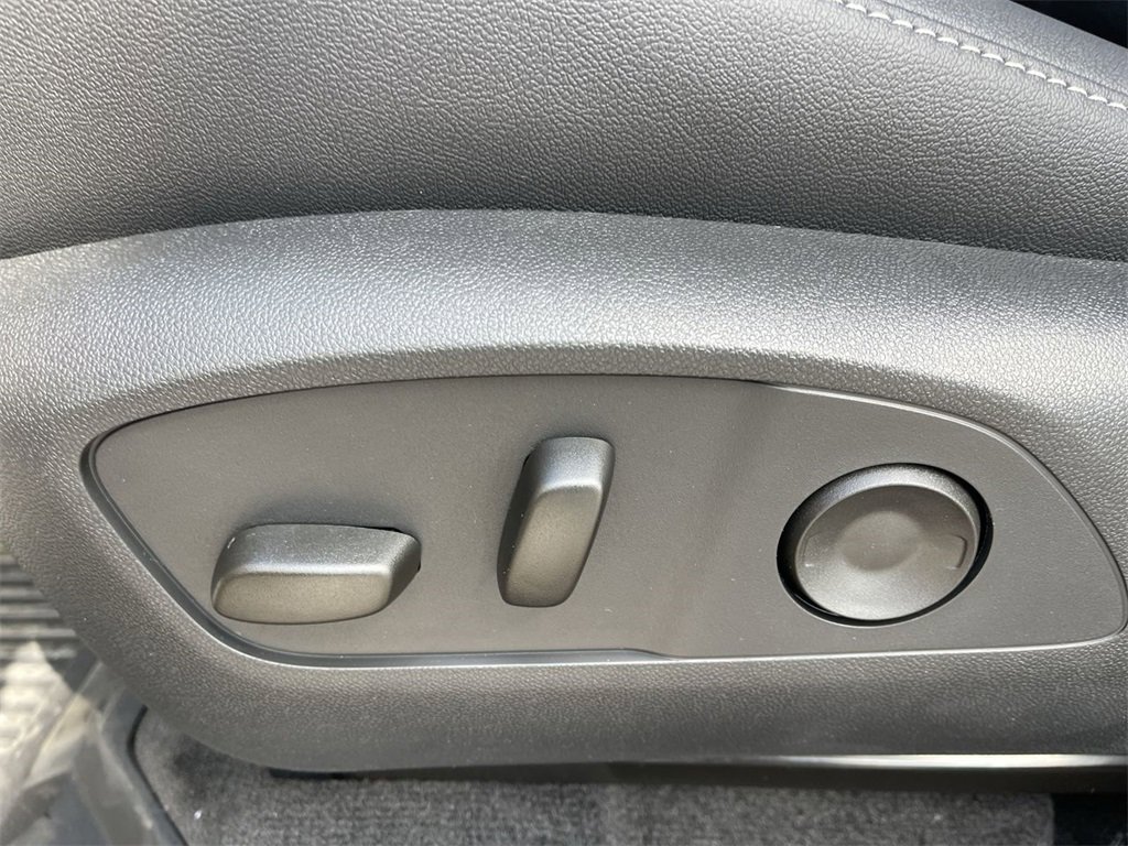 New 2025 Chevrolet Traverse LT w/ Enhanced Driving Package image 12