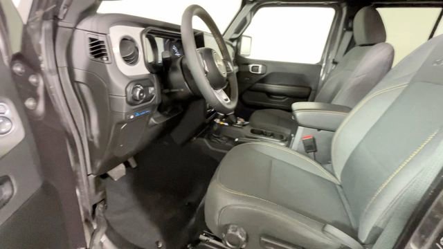 Used 2024 Jeep Wrangler Unlimited Sahara w/ Technology Group AWD/4WD image 19