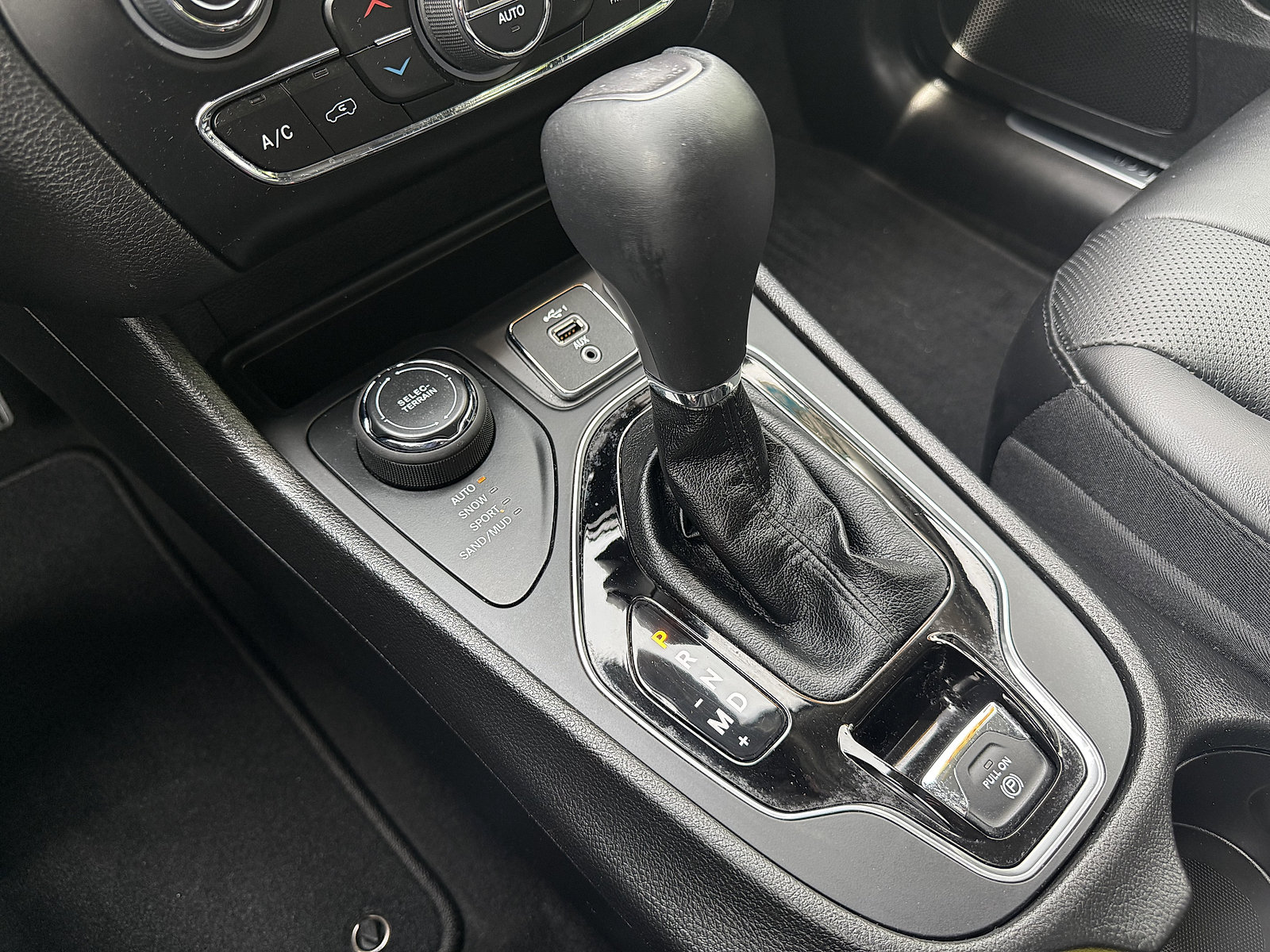Used 2021 Jeep Cherokee Limited AWD/4WD image 26