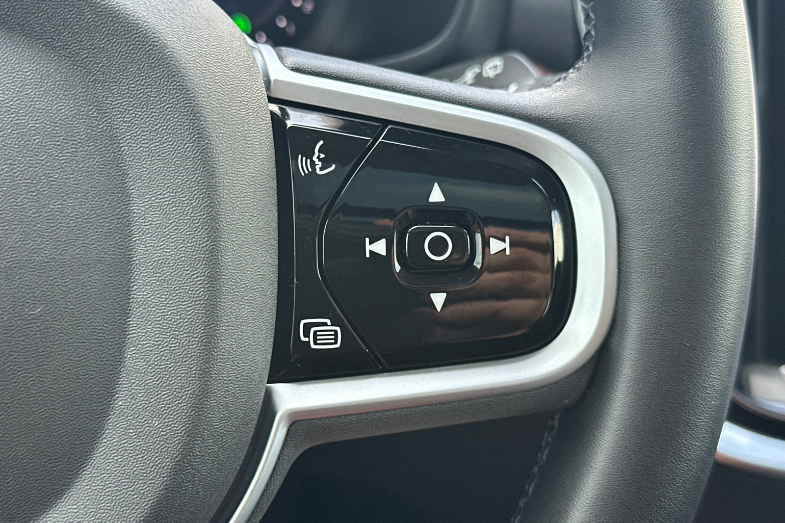 Certified 2025 Volvo V60 B5 Cross Country Plus image 28